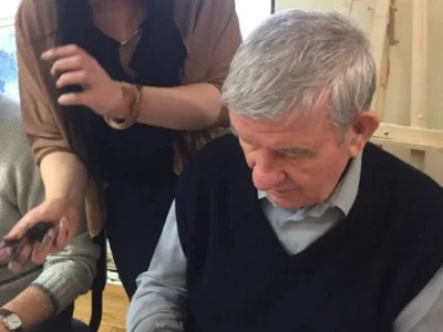 Jestem opiekunem osób starszych oraz prowadzę zajęcia/ćwiczenia spowalniające postępowanie chorób pamięciowych