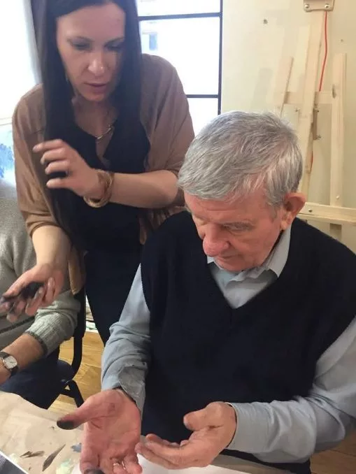 Jestem opiekunem osób starszych oraz prowadzę zajęcia/ćwiczenia spowalniające postępowanie chorób pamięciowych