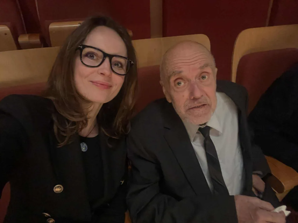 Opieka nad 85-letnim panem cierpiącym na chorobę Alzheimera